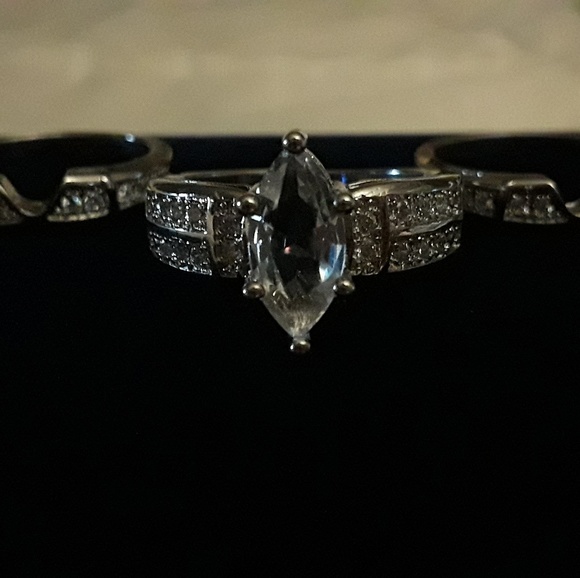 Beautiful 3 piece wedding set - Picture 2 of 3